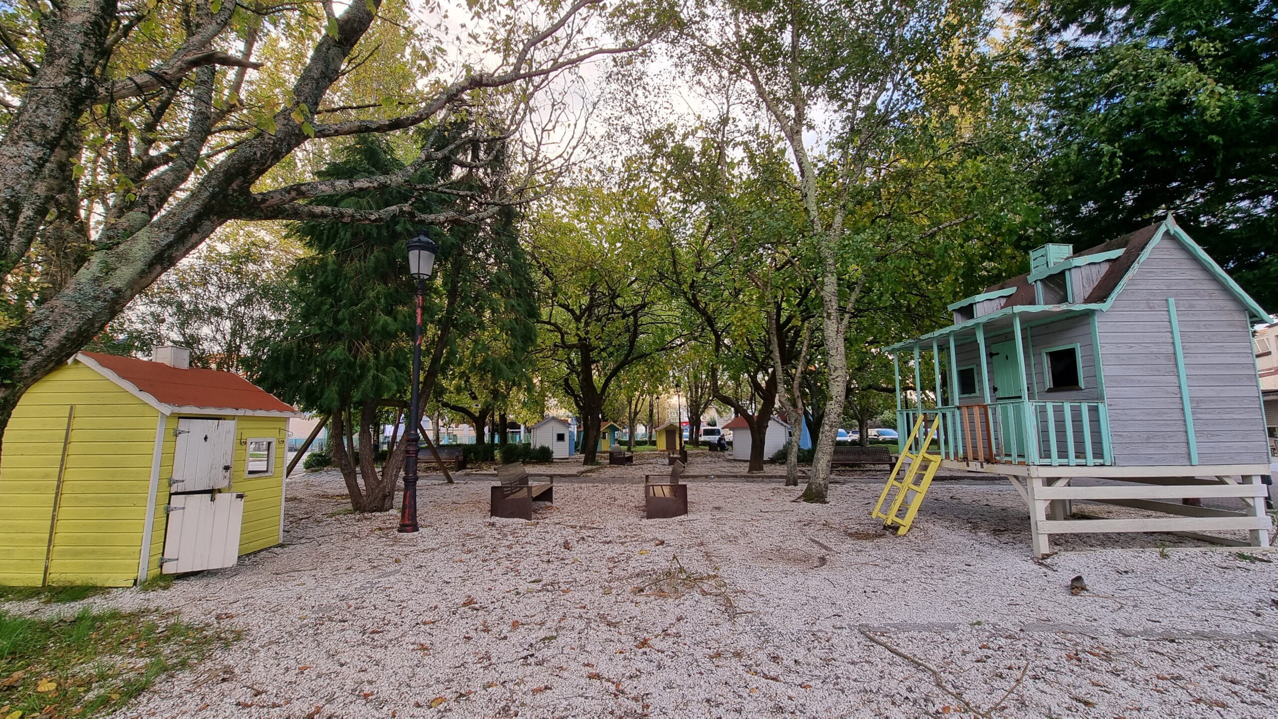 Parque infantil xardin umbrío