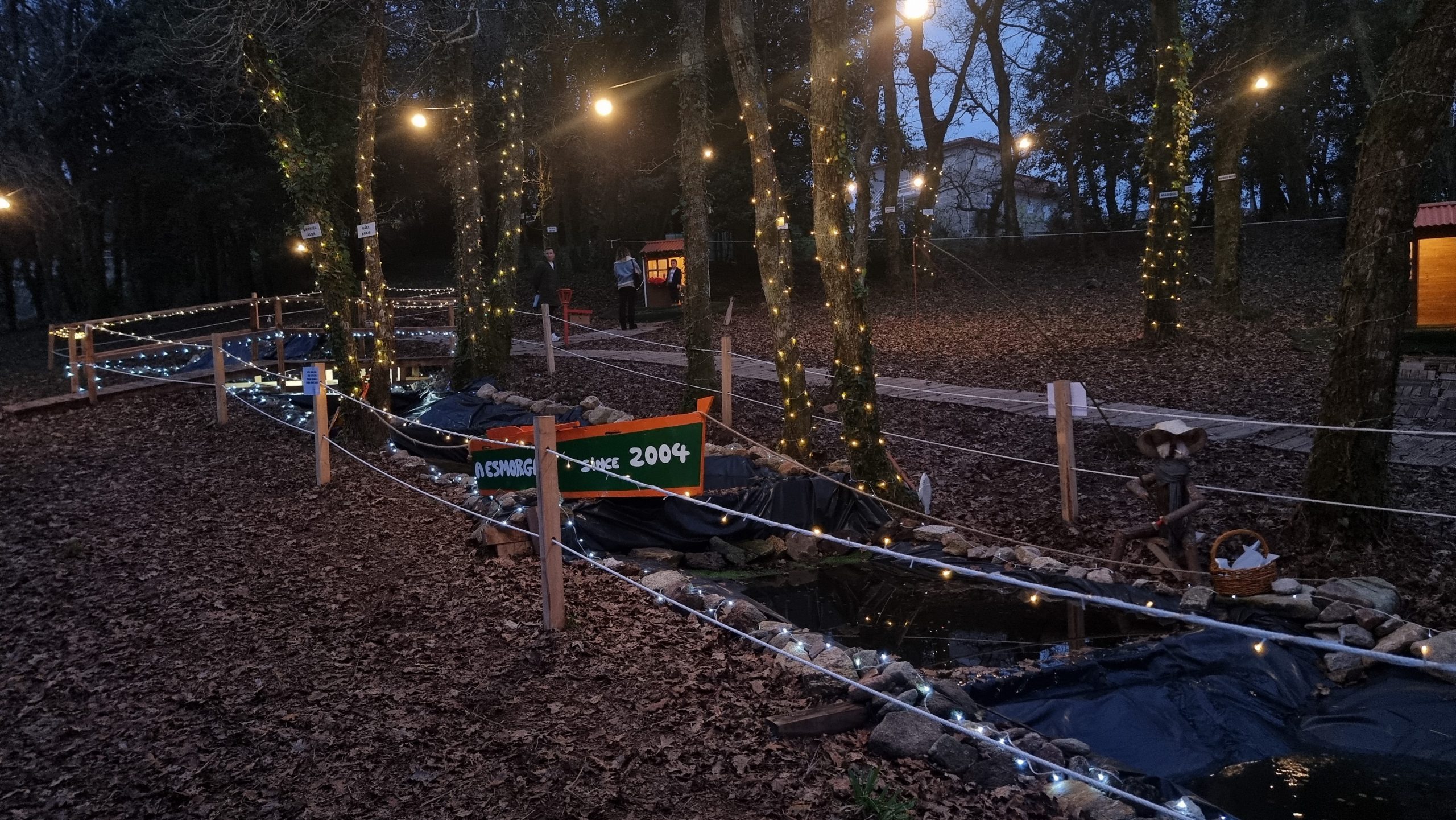 Río de los deseos en el Bosque de Nadal en Noalla