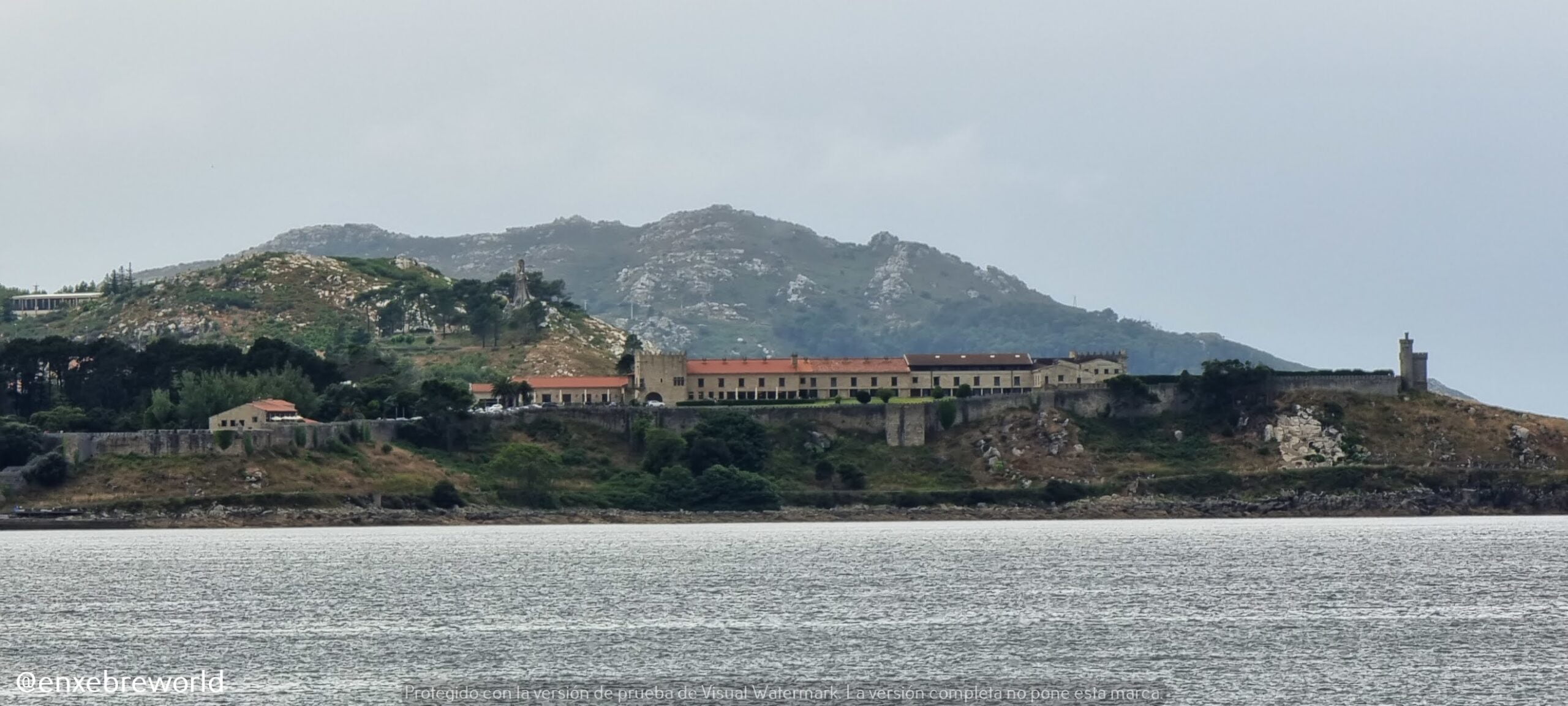Mirador de Baiona desde  la Playa de Panxón