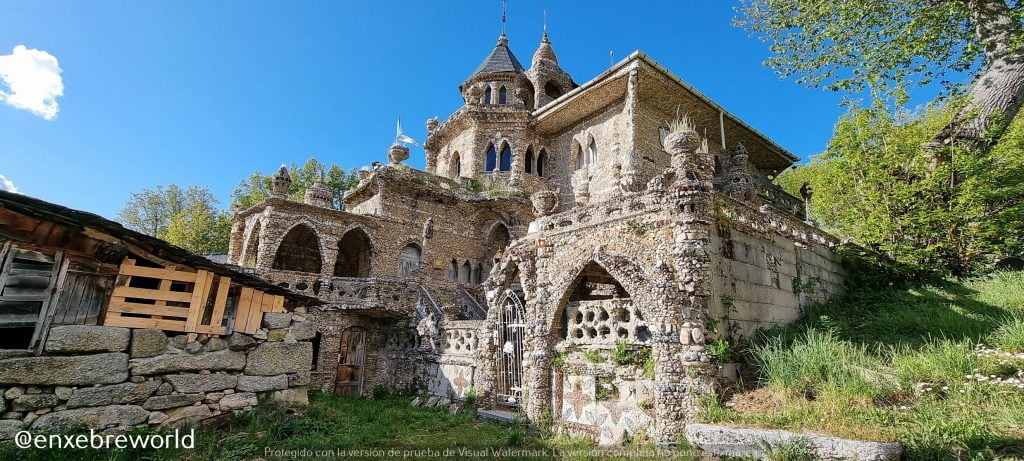 A Casa das Pedriñas a Veiga Ruta en furgoneta por Galicia.